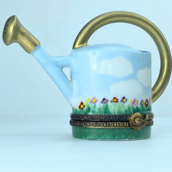 France Watering Can w Daisies Daisies Daisy Limoges Box A160